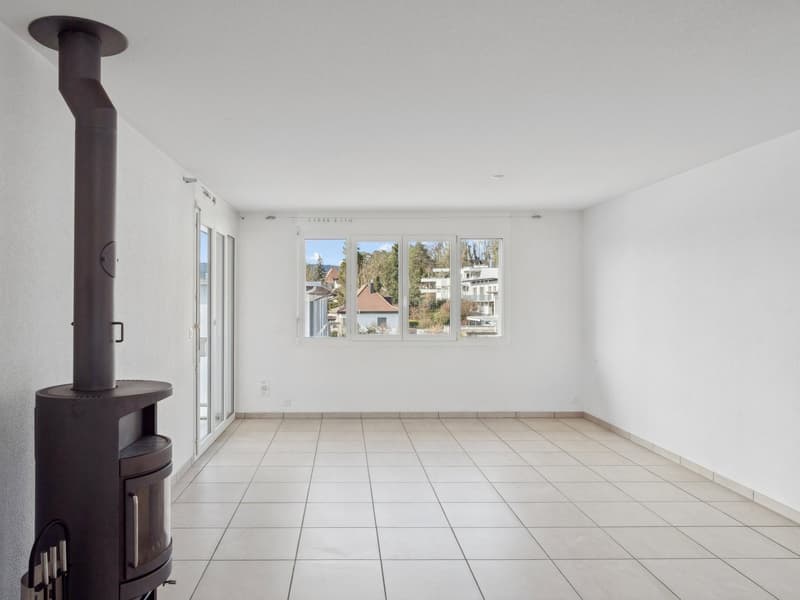 4.5-Zimmer-Wohnung mit 102 m², 15.7 m² Loggia & Schwedenofen – Wohnen mit Komfort in Lyss (2)