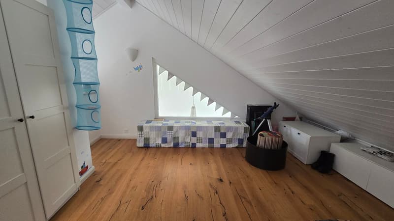 DG Maisonette Kinderzimmer 1 Innengaleriefenster