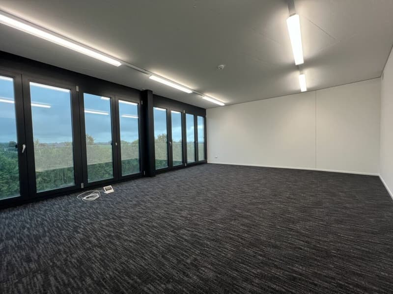 Bureau moderne dans un emplacement favorable au trafic (4)
