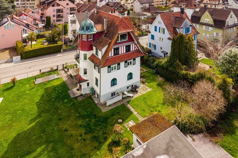 historisches Wohnhaus (VOLLVERMIETET) mit 4 Wohnungen (im Stockwerkeigentum) & 5 externen Tiefgaragenplätzen (5)