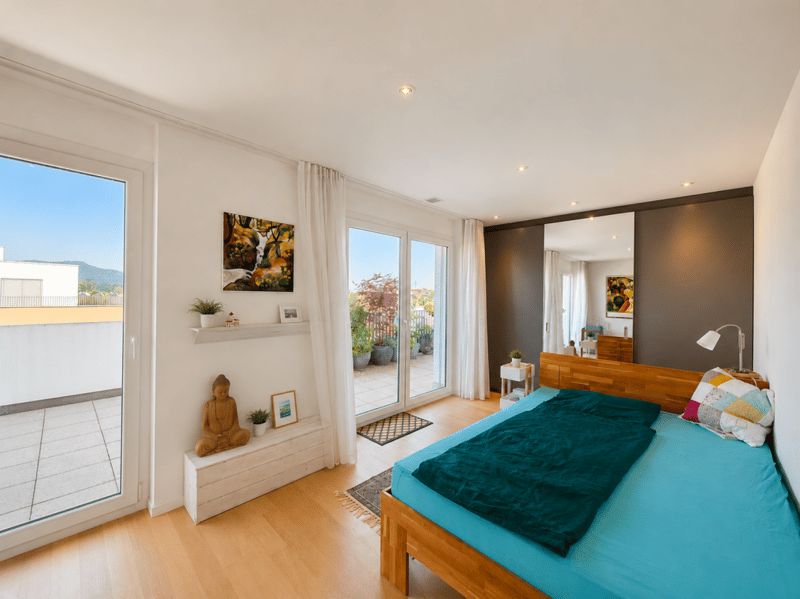 5.5-Zimmer-Attikawohnung mit 150 m² Rundumterrasse, Weitsicht und direktem Terrassenzugang aus jedem Zimmer (3)