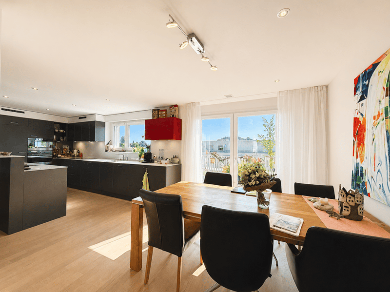 5.5-Zimmer-Attikawohnung mit 150 m² Rundumterrasse, Weitsicht und direktem Terrassenzugang aus jedem Zimmer (12)