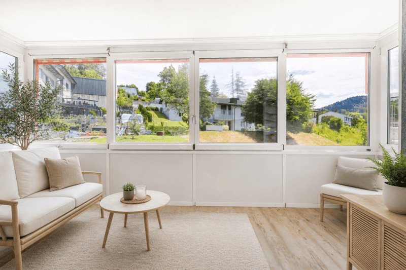 RUHIG WOHNEN IN TROGEN: MODERNE 4.5-ZIMMER-WOHNUNG MIT ZWEI VERGLASTEN BALKONEN (4)