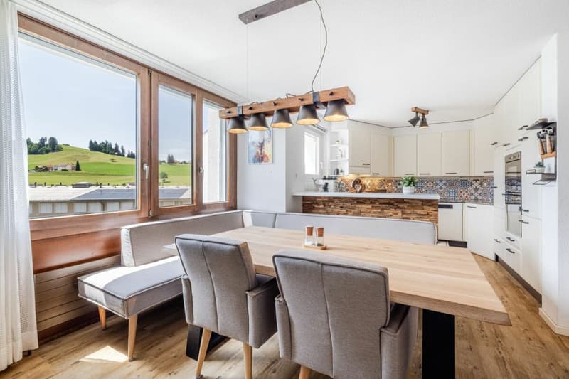 WO RUHE AUF WOHNKOMFORT TRIFFT: MODERNE 4.5-ZIMMER-WOHNUNG MIT ZWEI VERGLASTEN BALKONEN (8)