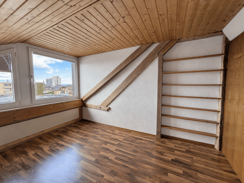 2.5-Zimmer Dachwohnung mit grosser Dachterrasse sehr zentral gelegen (12)
