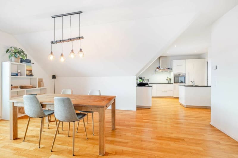 Wohnen in Bodenseenähe - attraktive 3.5-Zimmer-Dachgeschosswohnung (2)