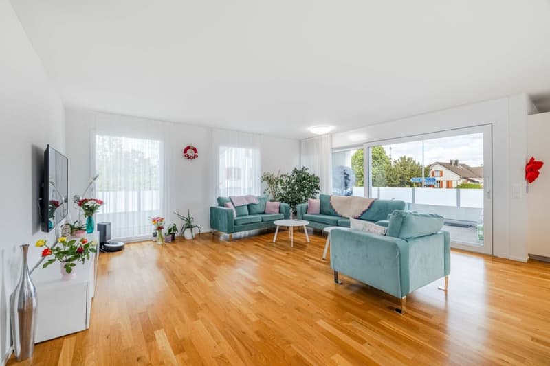 MEHR WOHNQUALITÄT, WENIGER STEUERN: 3.5-ZIMMER-WOHNUNG NAHE DEM SEE (1)