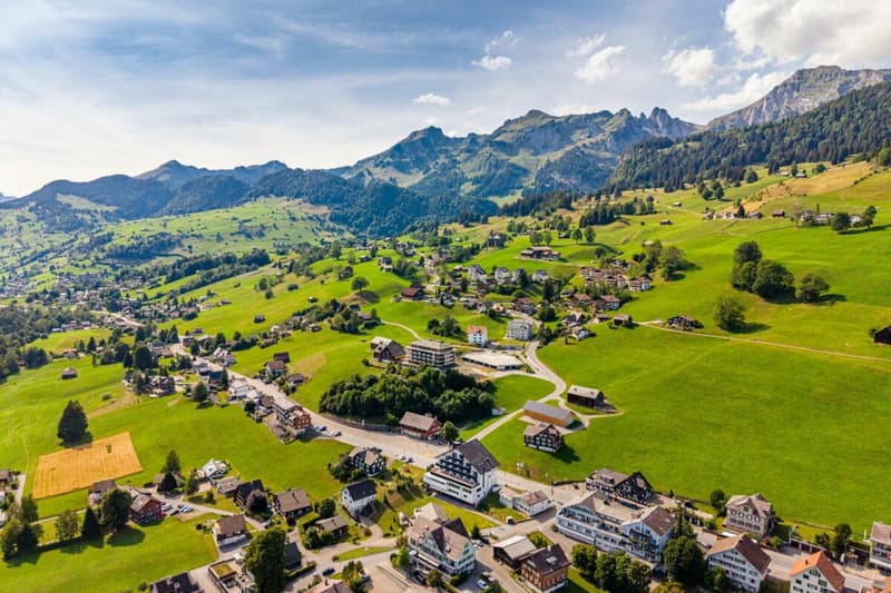 VIEL POTENZIAL AN BESTER LAGE: HOTEL TOGGENBURG MIT TRAUMAUSSICHT UND IDEALER STRUKTUR (17)