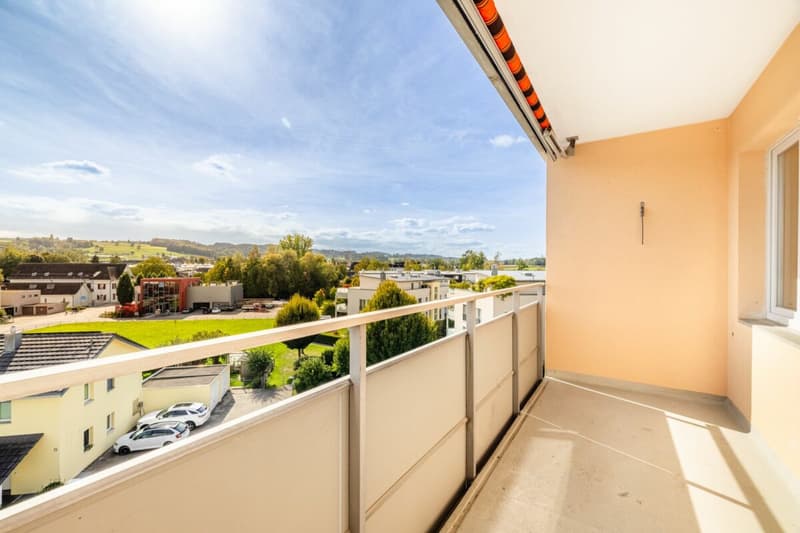 GROSSZÜGIGE 3.5-ZIMMER-WOHNUNG MIT SONNIGEM BALKON UND INDIVIDUELLEM AUSBAUPOTENZIAL (7)