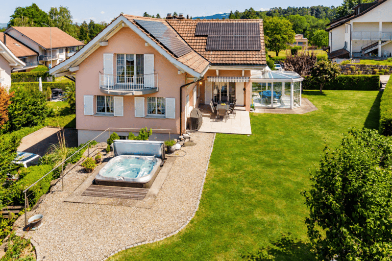 Familien aufgepasst - Einfamilienhaus mit grossem Garten und vielen Extras (1)