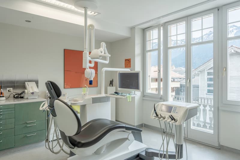 Attraktive Praxis-, Gewerbe-, Büro- oder Wohneinheit im Herzen von Unterseen (12)