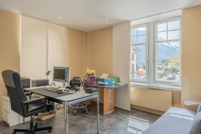 Attraktive Praxis-, Gewerbe-, Büro- oder Wohneinheit im Herzen von Unterseen (13)