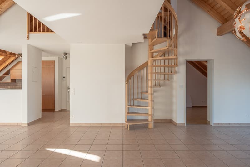 Grosse 4-Zimmer-Maisonette-Wohnung mit Sauna und herrlicher Aussicht in Schüpfen (7)