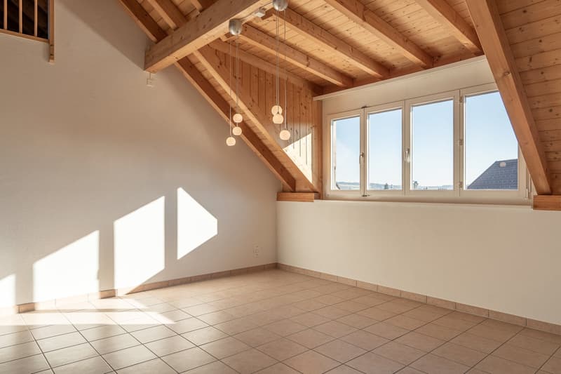 Grosse 4-Zimmer-Maisonette-Wohnung mit Sauna und herrlicher Aussicht in Schüpfen (9)
