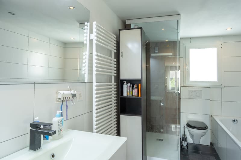 Reiheneckhaus mit Pool in ruhigem Quartier (13)