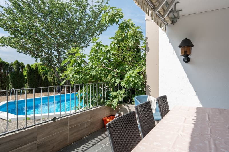 Reiheneckhaus mit Pool in ruhigem Quartier (3)