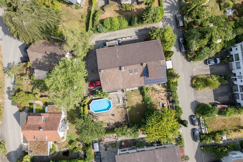 Reiheneckhaus mit Pool in ruhigem Quartier (1)