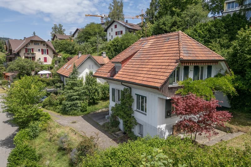 Einfamilienhaus mit Baulandreserve an zentraler Lage (2)