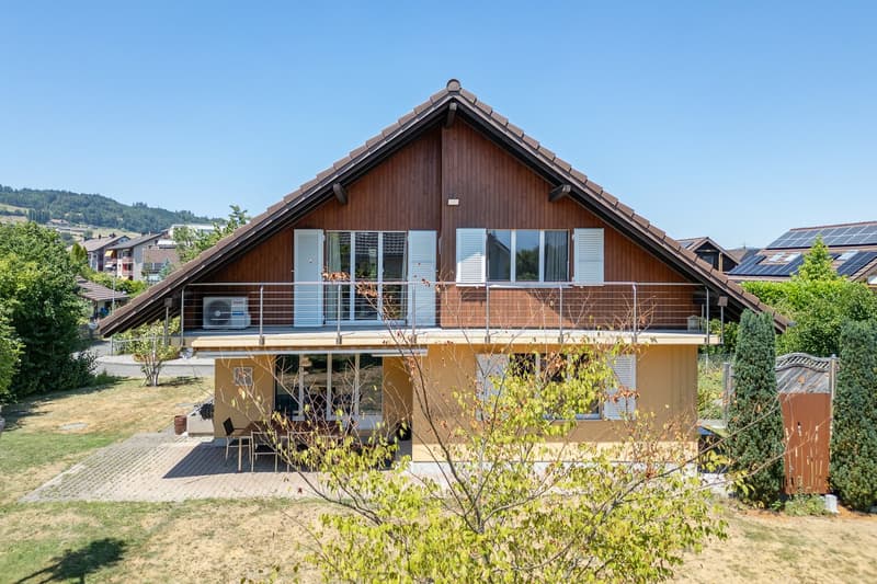 Freistehendes & grosszügiges Einfamilienhaus mit grossem Garten (5)