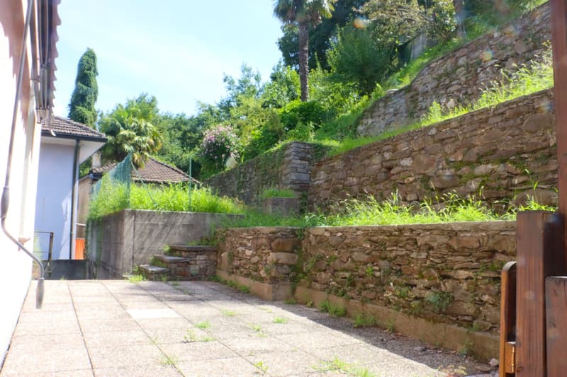 Stattliche Liegenschaft mit Ausbaupotenzial Casa imponente con appartamenti con grande potenziale (7)
