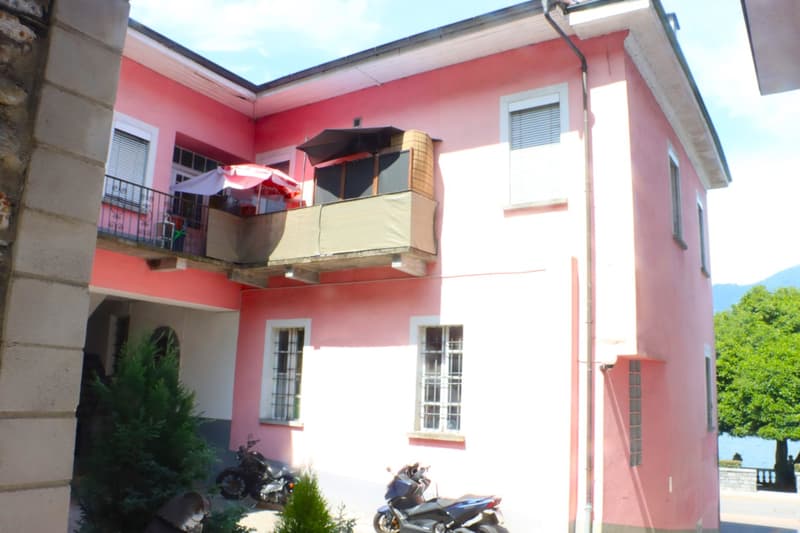 Stattliche Liegenschaft mit Ausbaupotenzial Casa imponente con appartamenti con grande potenziale (8)