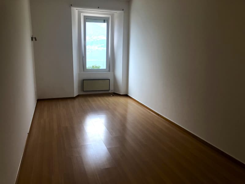 Stattliche Liegenschaft mit Ausbaupotenzial Casa imponente con appartamenti con grande potenziale (10)