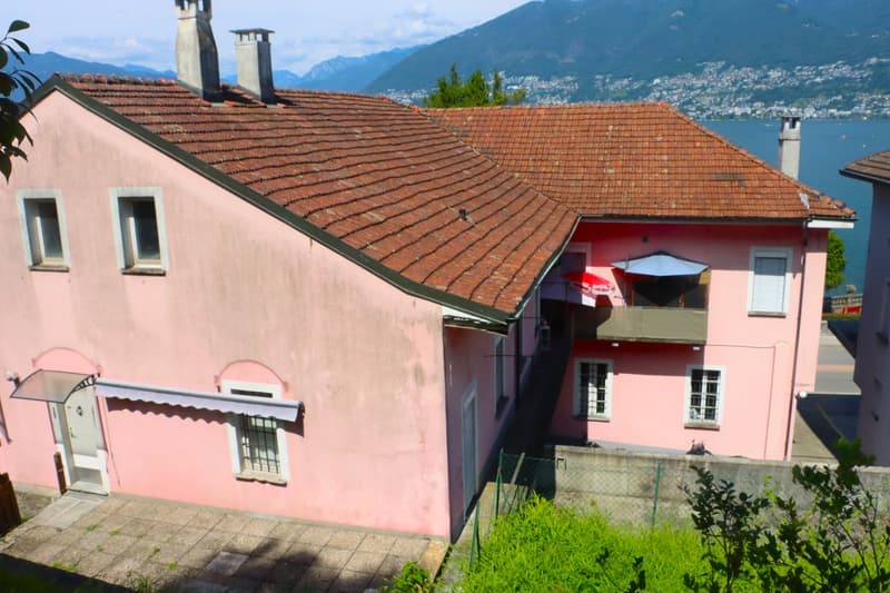 Stattliche Liegenschaft mit Ausbaupotenzial Casa imponente con appartamenti con grande potenziale (5)