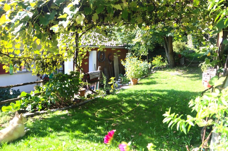 Casa bifamigliare con bel giardino, Zweifamilienhaus mit schönem Garten (2)
