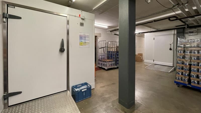 Wohn- und Geschäftshaus mit Parkplätzen in Buckten/BL (4)