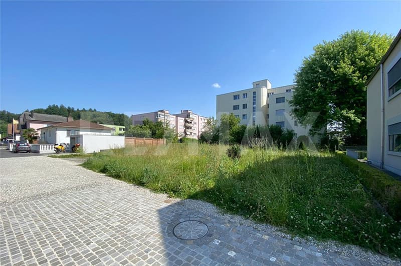 Baugrundstück sehr zentral und ländlich gelegen, mit viel Sonne und Potenzial