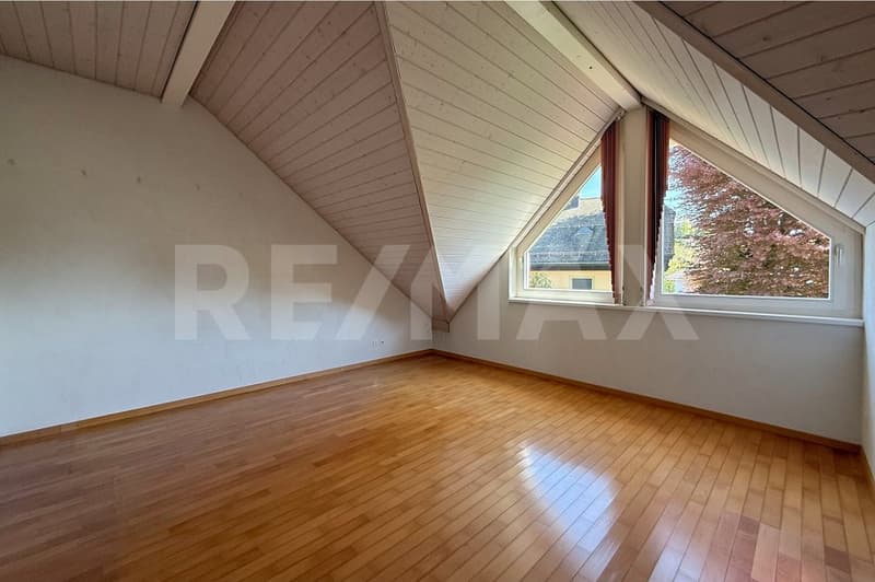 Charmante Dachwohnung mit Cheminée und Terrasse in ruhigem Quartier (12)