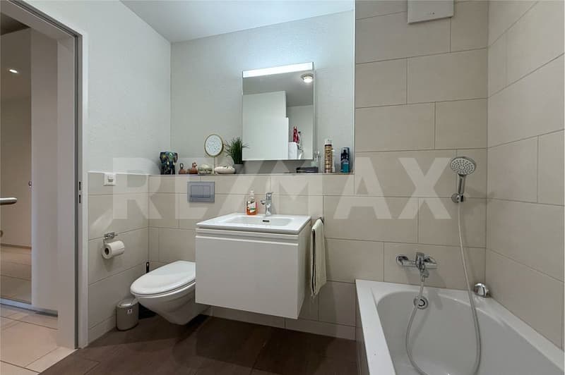 Wohnen mit Gartengefühl moderne 3½-Zimmer-Erdgeschosswohnung mit grosszügigem Aussenbereich (3)