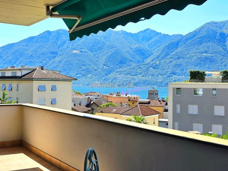 Ferienwohnung mit Seesicht vom Balkon, Kamin und Fussweg zum Bahnhof (2)