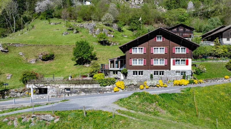 2.5 Zimmer Wohnung mit Garten und Keller