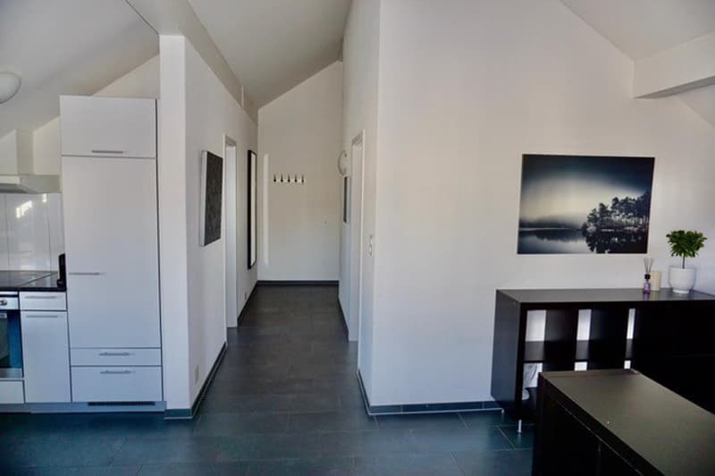 PER SOFORT WUNDERSCHÖNE MÖBLIERTE 2.5- ZIMMER-DACHWOHNUNG ZU VERMIETEN !!!!!!!! (3)