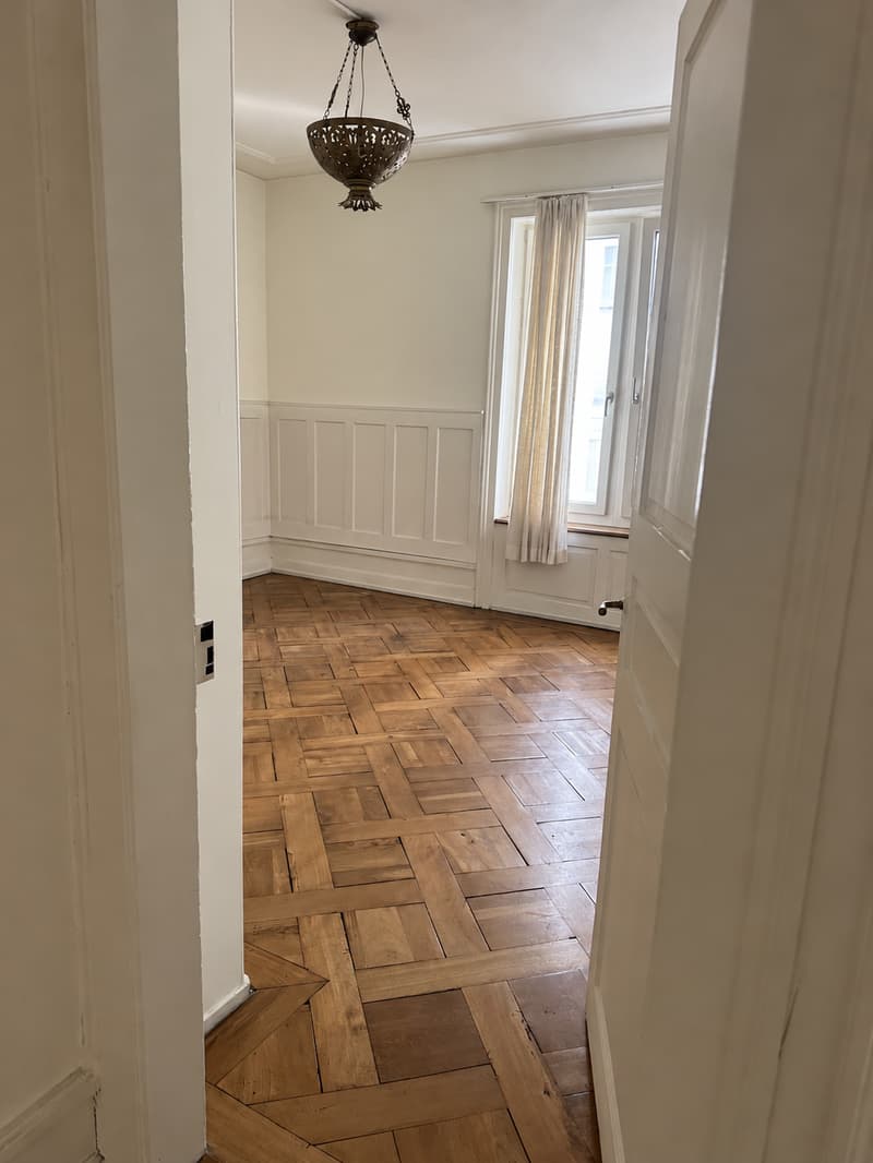 Charmante 3-Zimmer-Altbauwohnung mitten im Geschehen – Zürich 8004 (4)