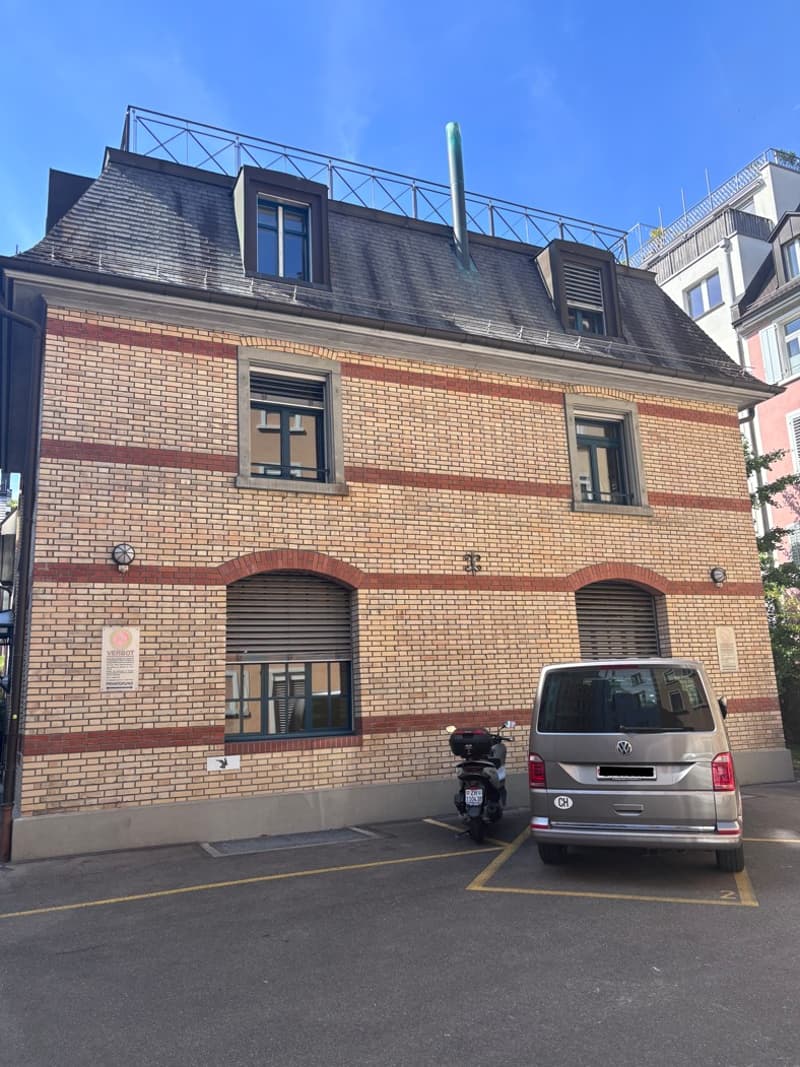 Charmante Gewerbe- & Bürofläche im Dachgeschoss im äusseren Seefeld (2)
