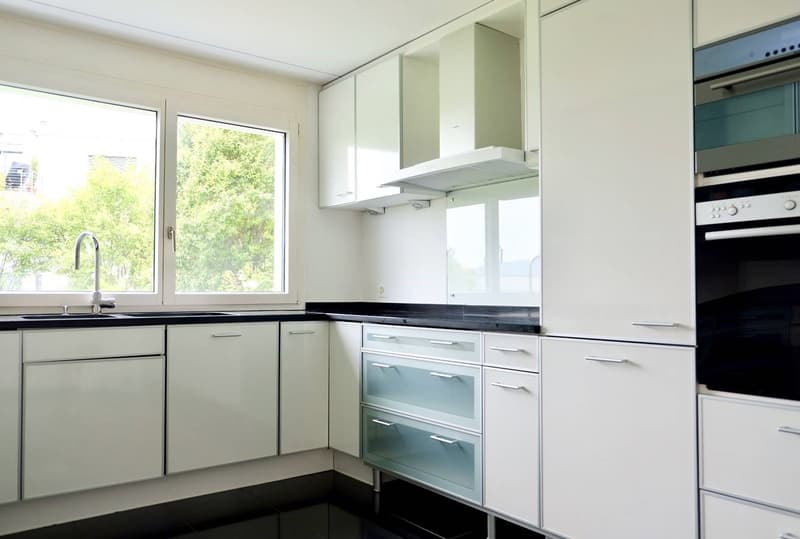 Einzigartige, grosszügige 5.5-Zimmerwohnung mit Garten, Terrasse und Cheminée (7)