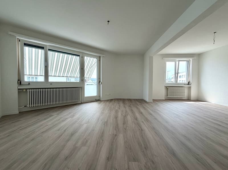 Grosszügige sanierte 4.5-Zimmer-Wohnung in Dübendorf mit Balkon (6)