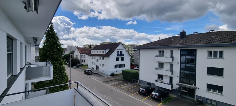 Grosszügige sanierte 4.5-Zimmer-Wohnung in Dübendorf mit Balkon (9)