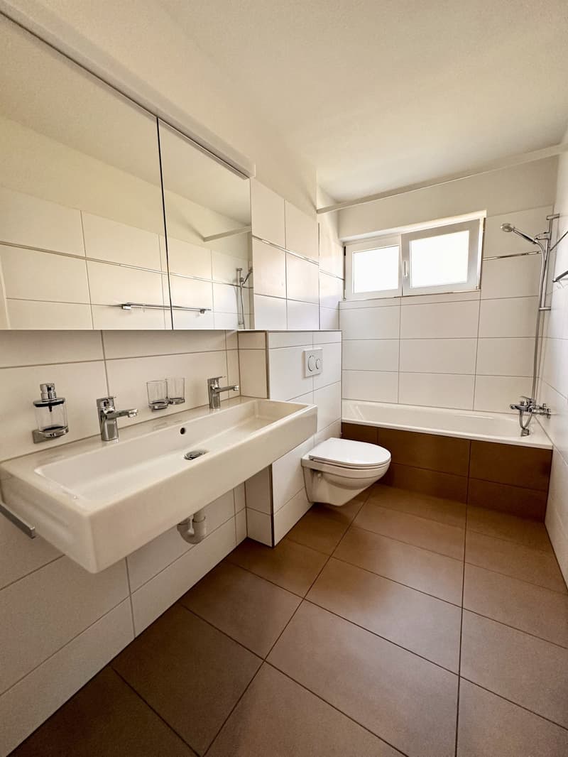 Erstbezug nach Totalsanierung - Charmante 4.5-Zimmer-Wohnung mit Balkon (7)