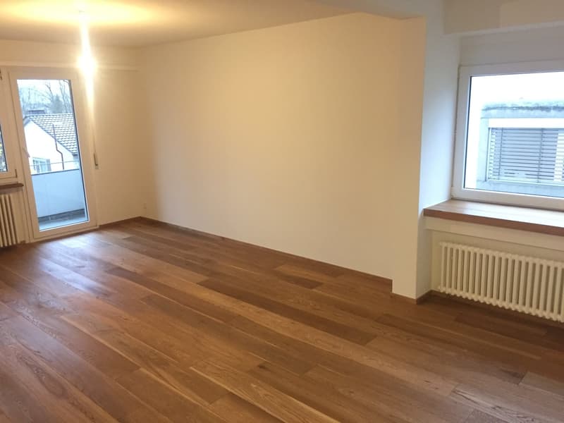 Erstbezug nach Totalsanierung - Charmante 4.5-Zimmer-Wohnung mit Balkon (4)