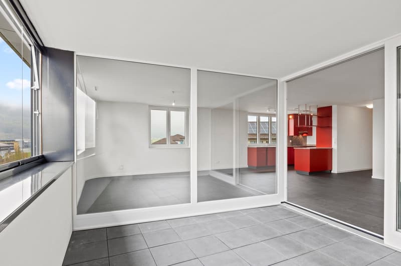 Grosse 4.5-Zimmer-Whg mit freier Sicht auf die Mythen (5)