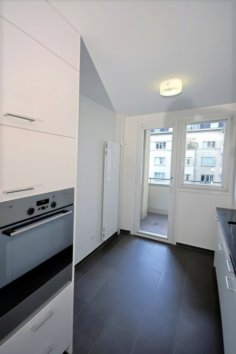 Stilvoller Altbau am schönen Basler Rheinbord (3)