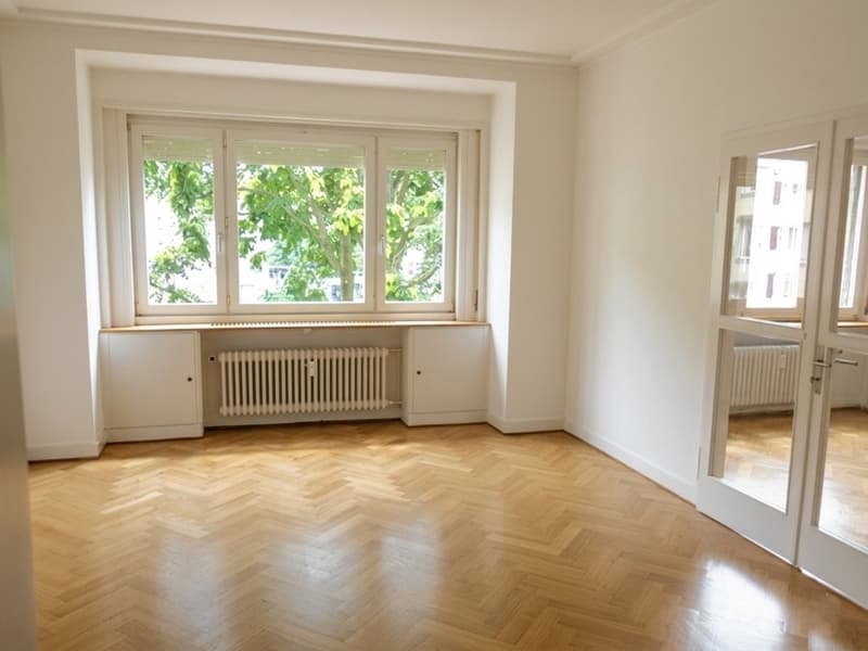Stilvoller Altbau am schönen Basler Rheinbord (5)