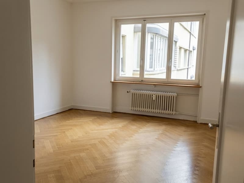 Stilvoller Altbau am schönen Basler Rheinbord (10)