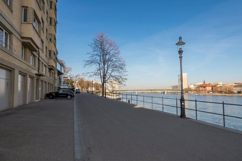Träumen Sie von einer Altbauwohnung direkt am Rhein? (1)