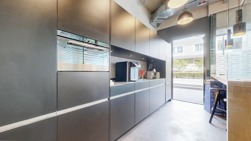Moderne, lichtdurchflutete Bürofläche an zentraler Lage in Kloten, bezugsbereit und flexibel (10)