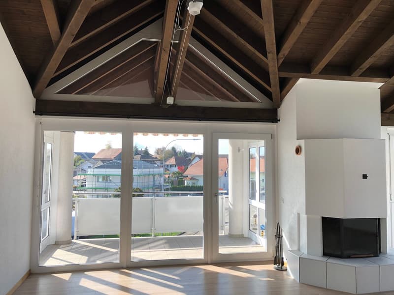 Grosse  4.5 Zi. Dachwohnung in 3 Familienhaus mit Rundumsicht (5)
