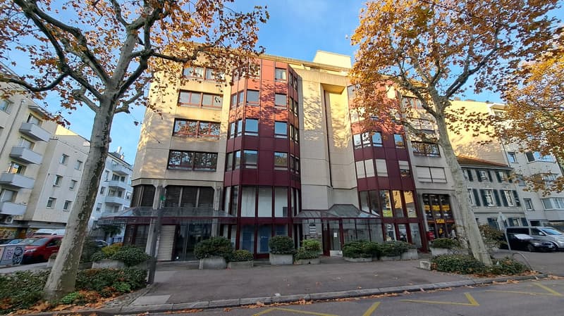 Laden / Büro modern, sehr zentral, mit 5 Meter hoher Decke (1)